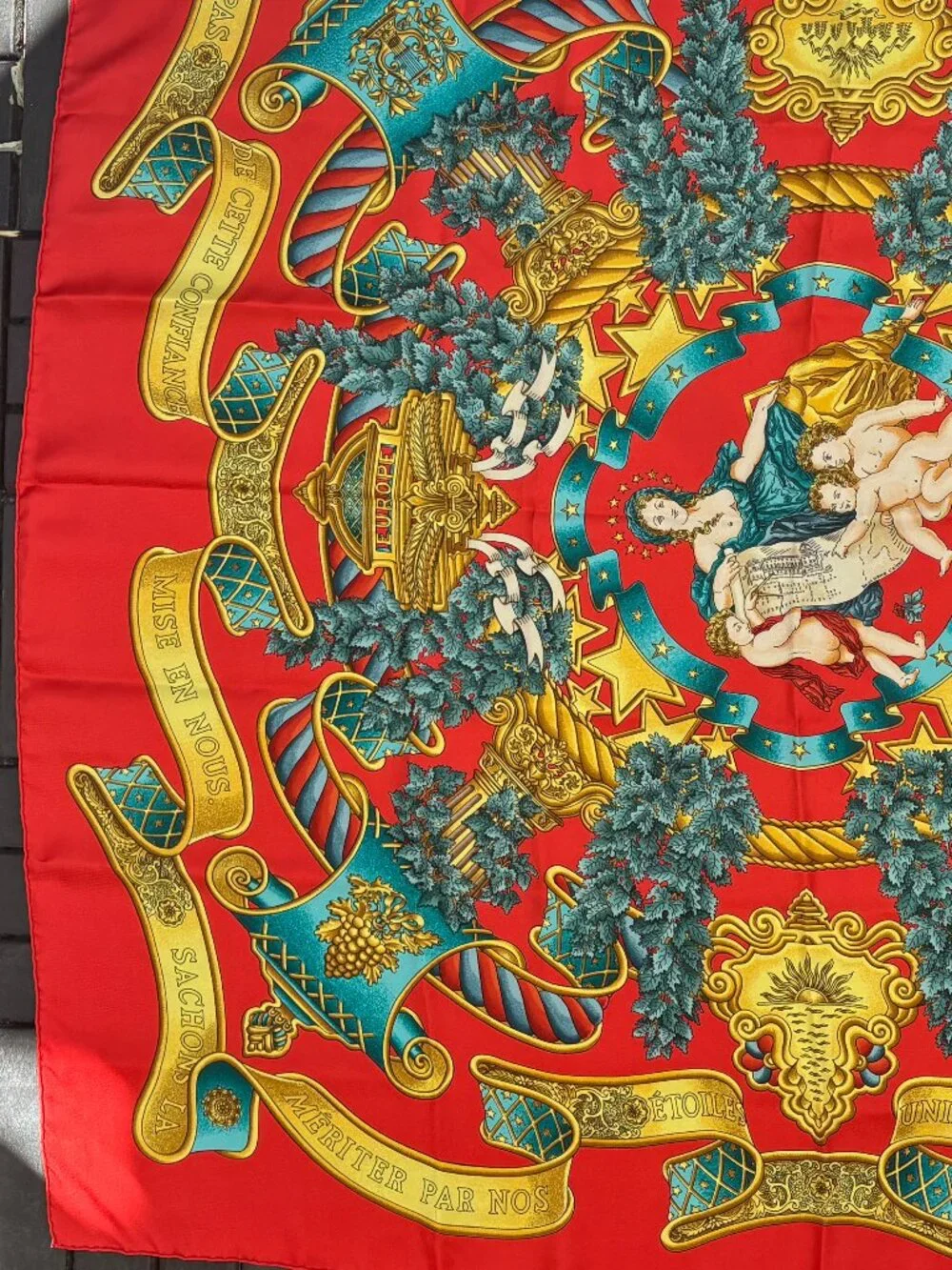 Authentic Hermes scarf Carre 90 Reds Silk Hermès - EUROPE by Joachim Metz. RaRE
